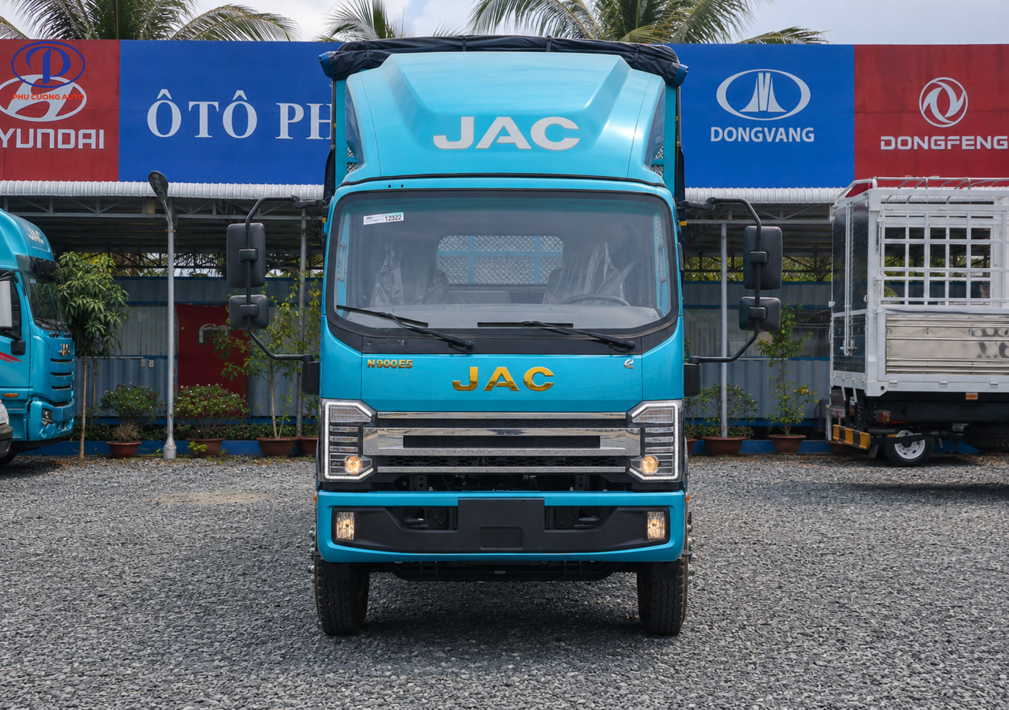 Góc chính diện JAC N900 Plus E5