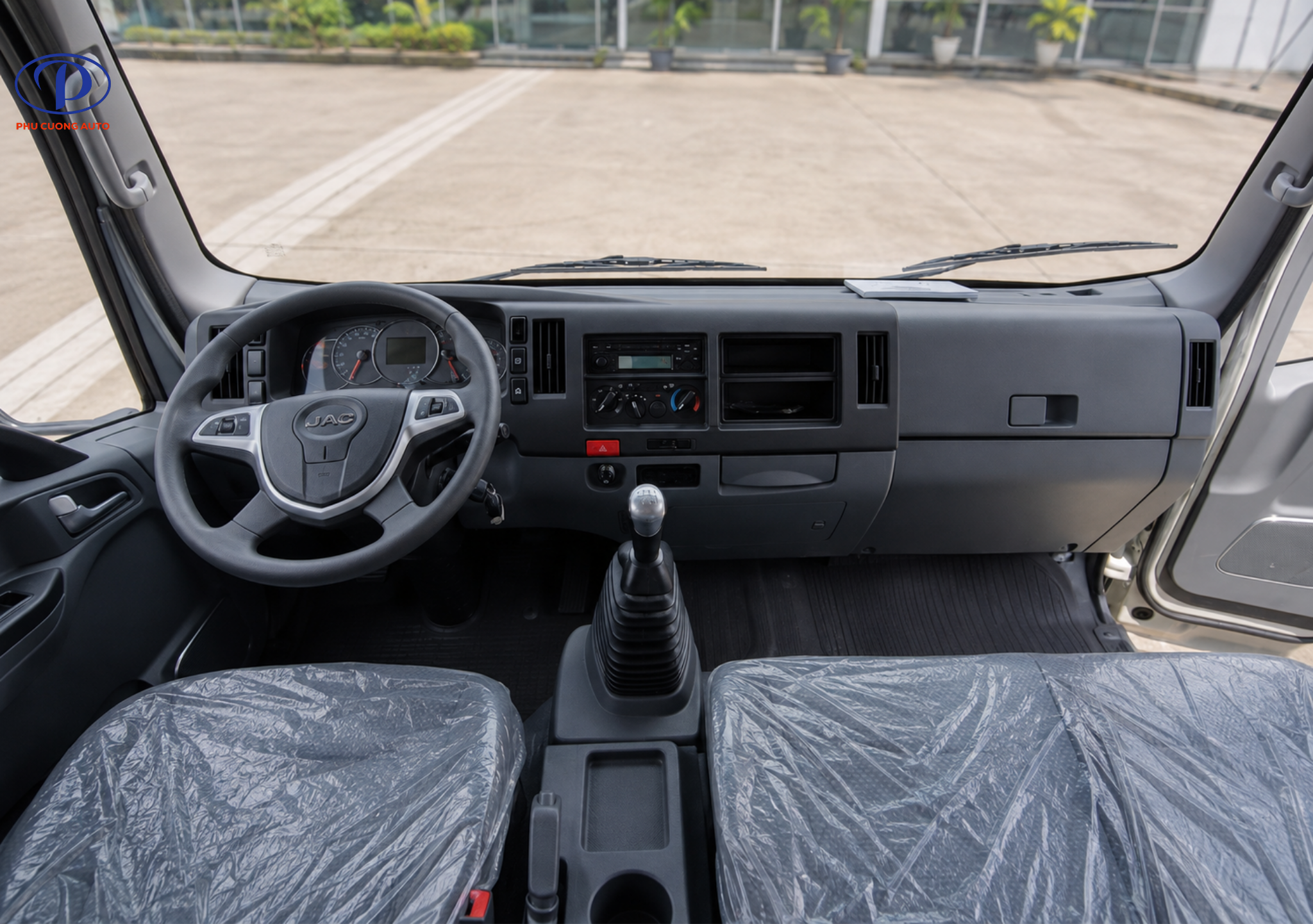 Nội thất cabin 3 chỗ xe tải JAC N900
