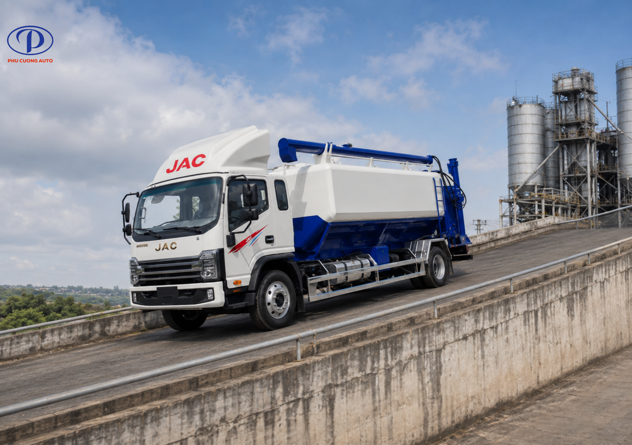 Xe bồn cám trục vít JAC N900E5 là mẫu xe chuyên dụng.