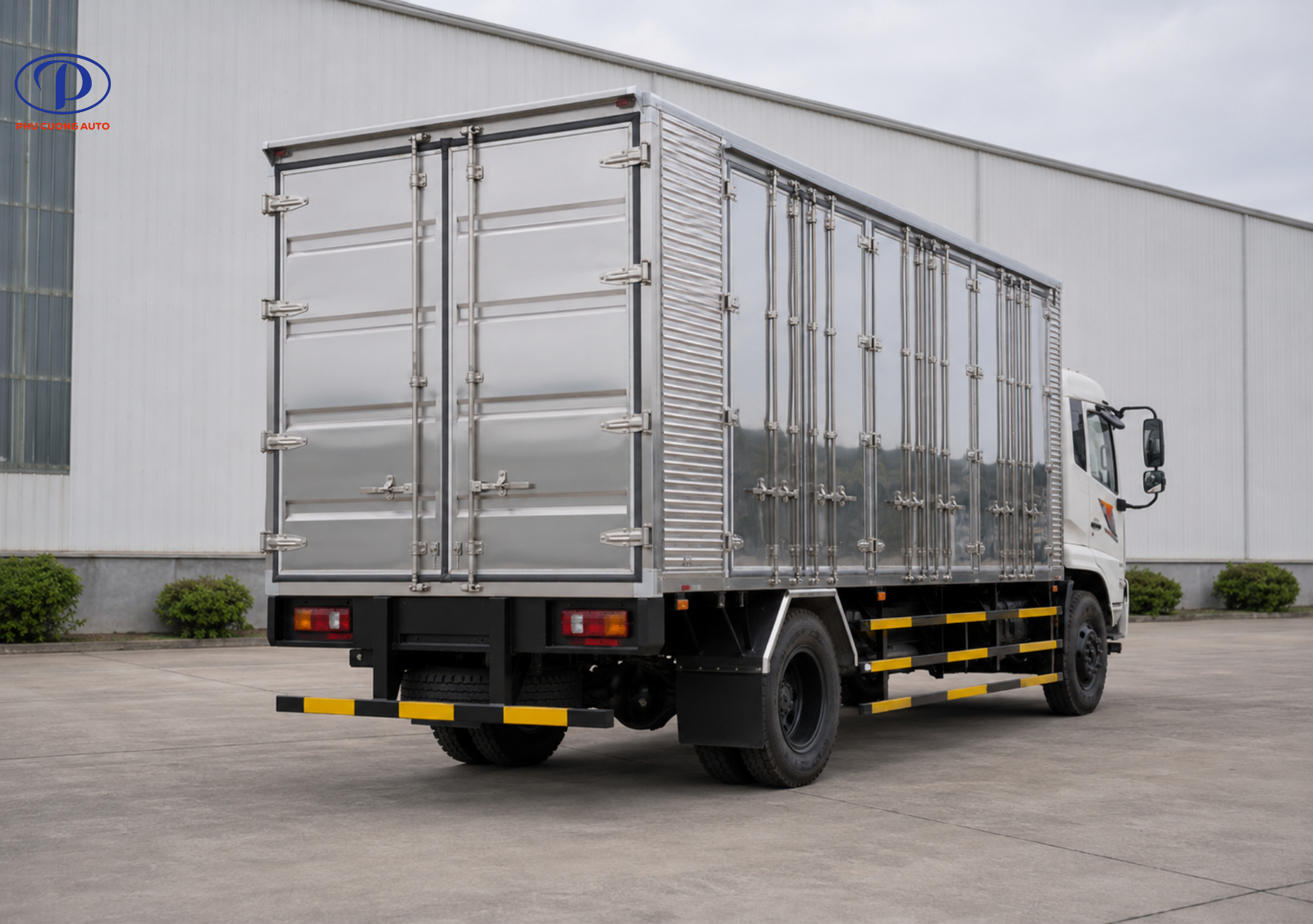 Thùng kín inox 9.7 mét xe tải Dongfeng B180
