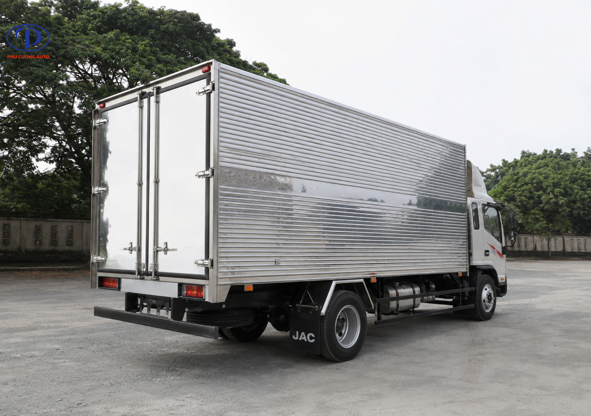 Thùng kín 7.62 mét xe tải JAC N800S