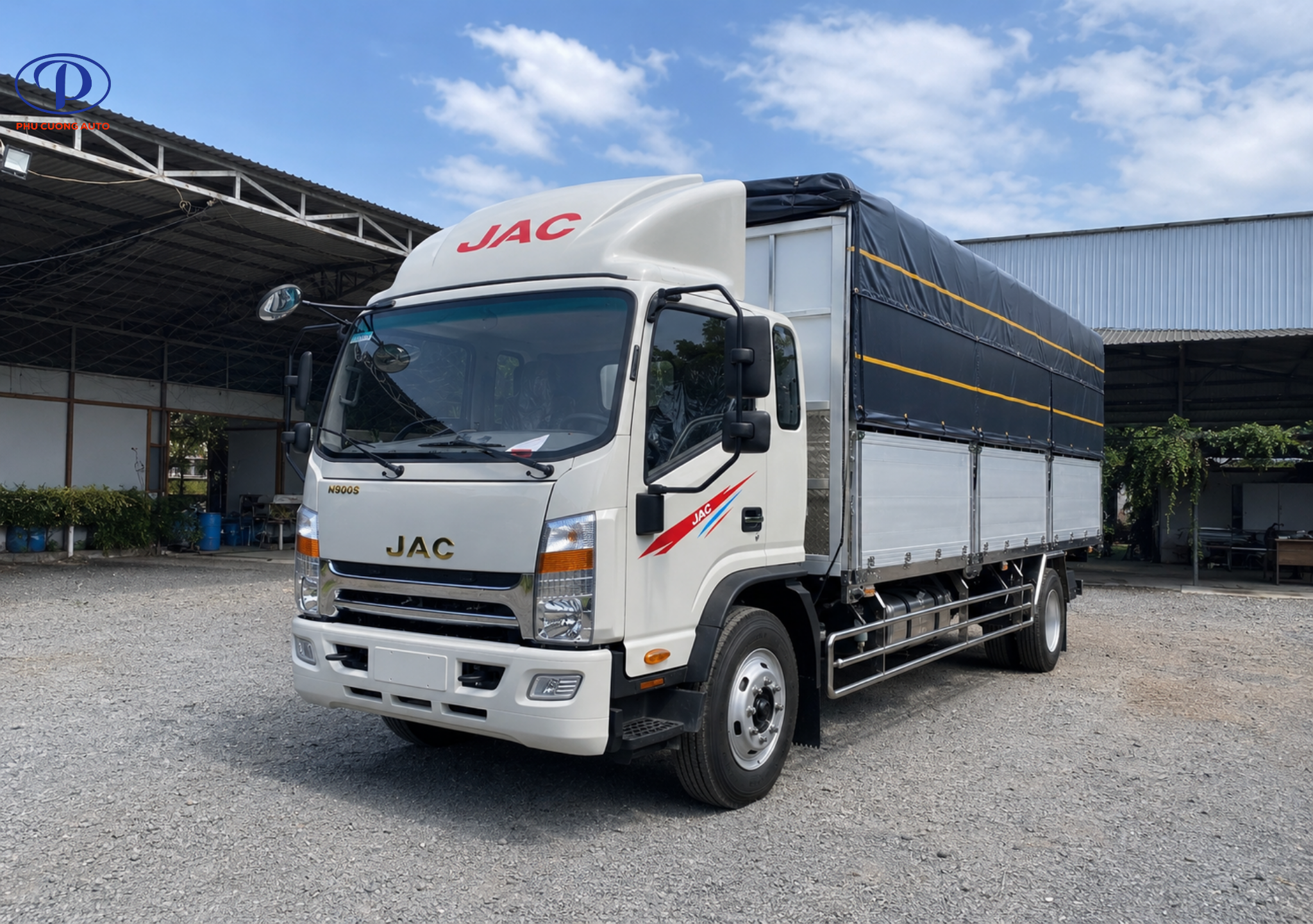 Xe tải JAC N900S bạt bửng nhôm là dòng sản phẩm mở đầu kỷ nguyên mới.