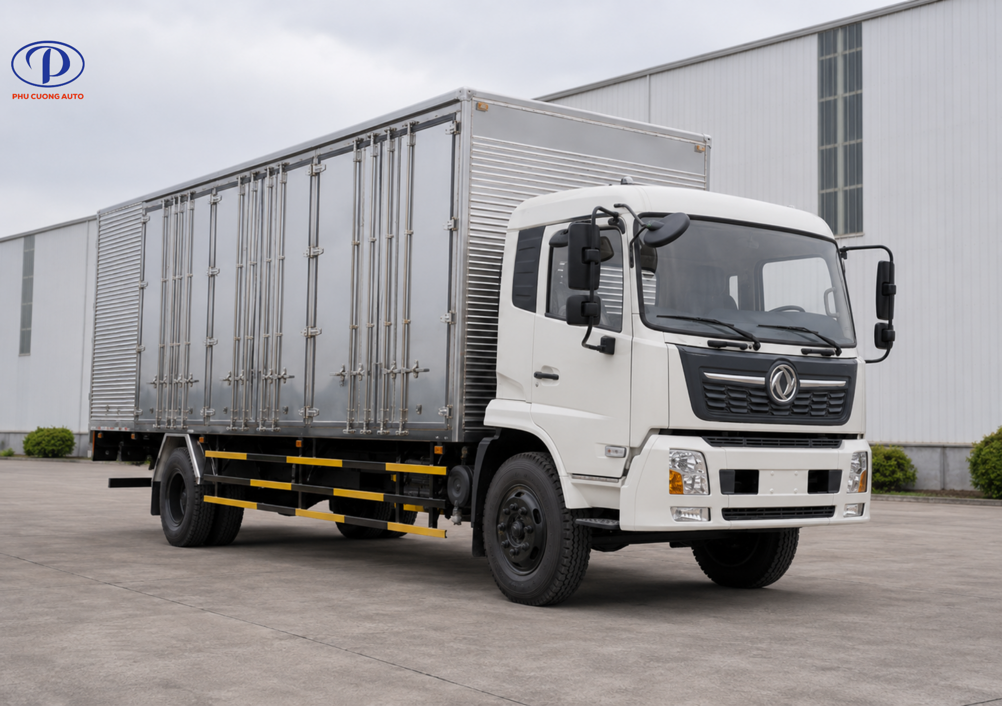Mẫu xe tải Dongfeng B180 thùng kín bảo vệ an toàn cho hàng hóa khỏi tác động của thời tiết là ưu tiên hàng đầu.