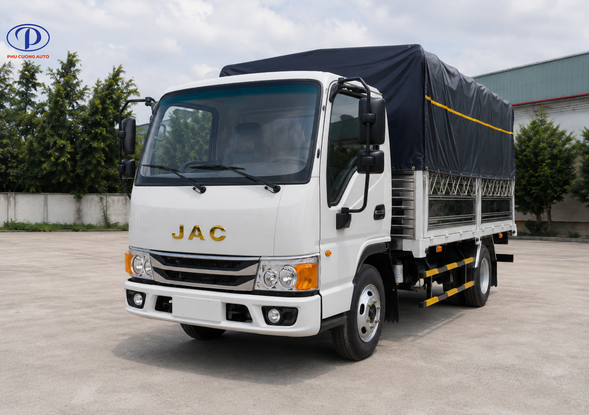 Xe tải JAC H200E5 thùng bạt là dòng xe tải hạng nhẹ cao cấp