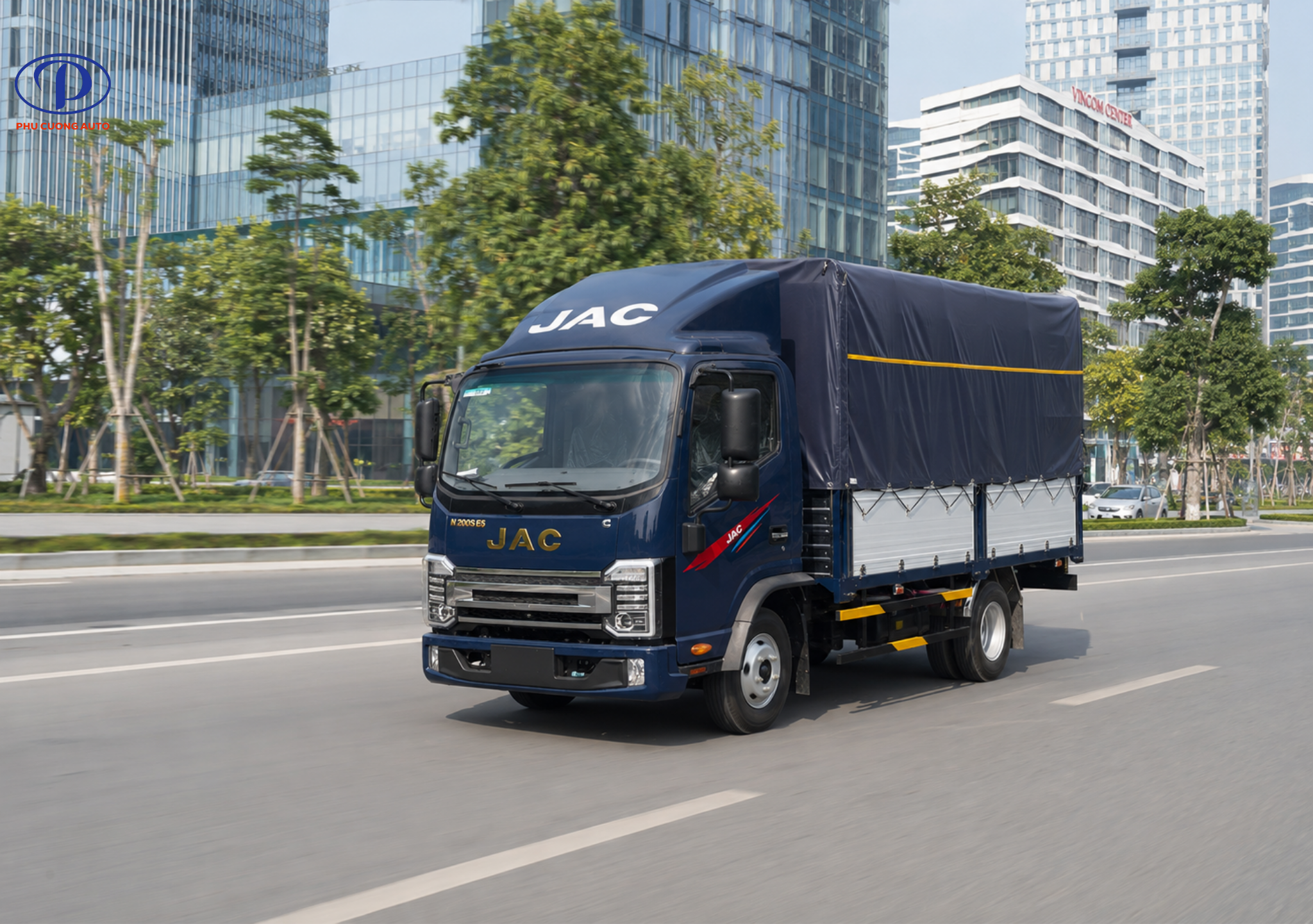 Xe tải JAC N200S Pro E5 di chuyển trong đô thị