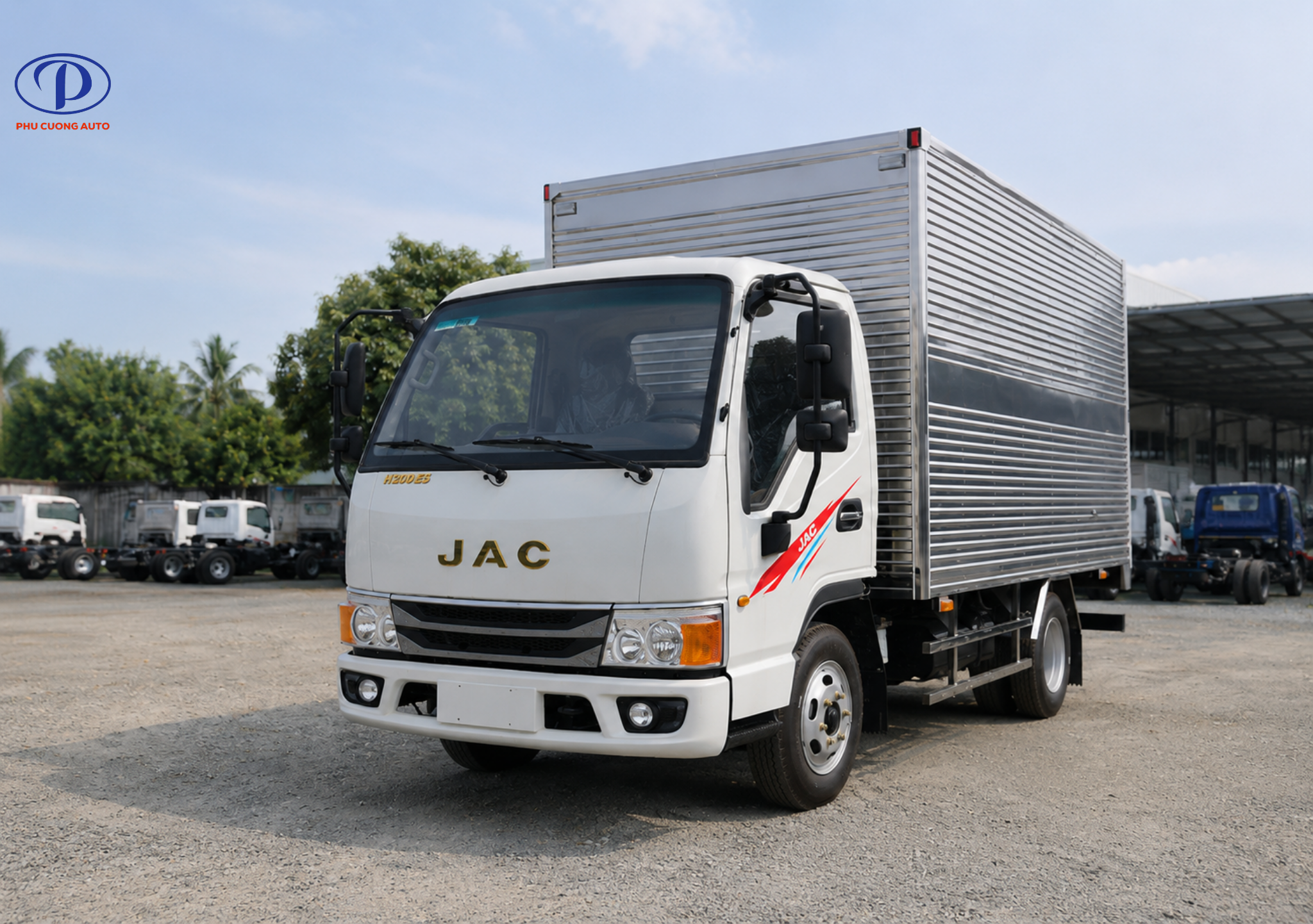 Xe tải JAC H200E5 thùng kín là dòng sản phẩm đạt chuẩn Euro 5.